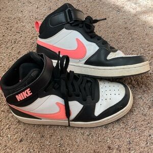 Girls Nike hightops size 4.5